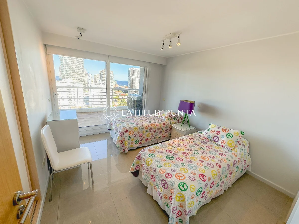 Apartamento en Playa Mansa, propiedad 301538 -Imagen 18