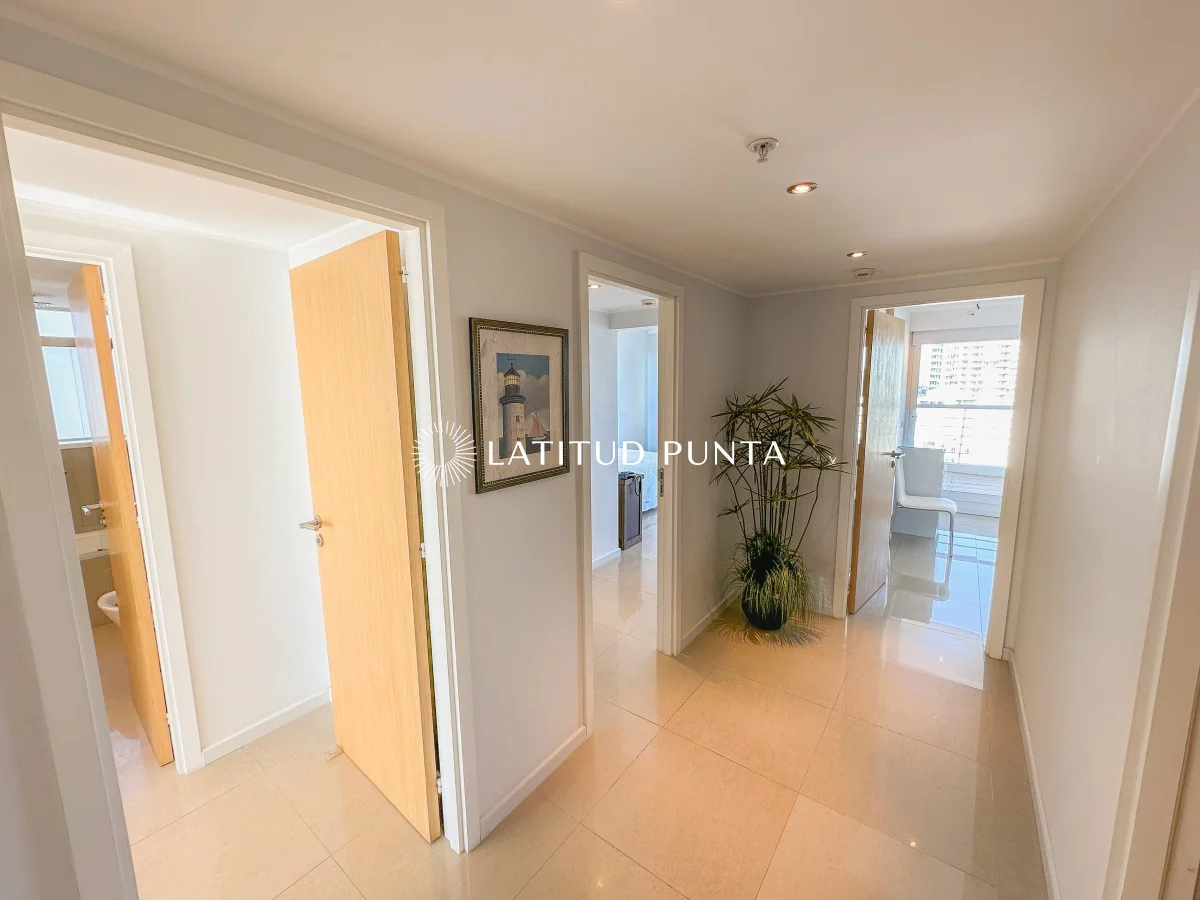 Apartamento en Playa Mansa, propiedad 301538 -Imagen 8