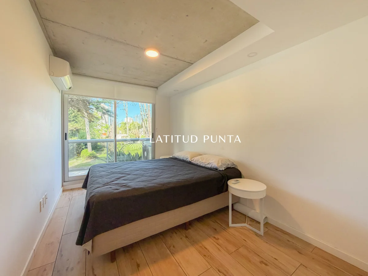 Apartamento en Playa Mansa, propiedad 301540 -Imagen 12