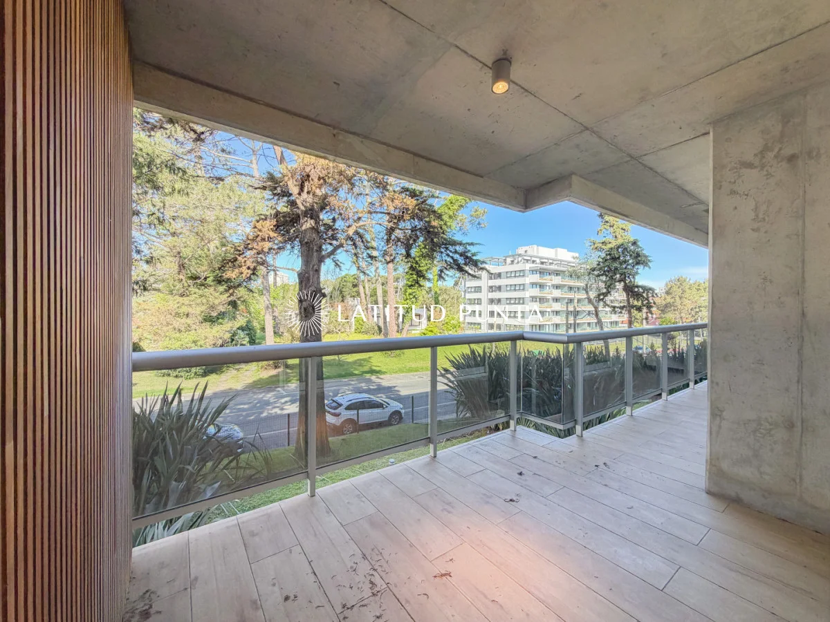 Apartamento en Playa Mansa, propiedad 301540 -Imagen 3