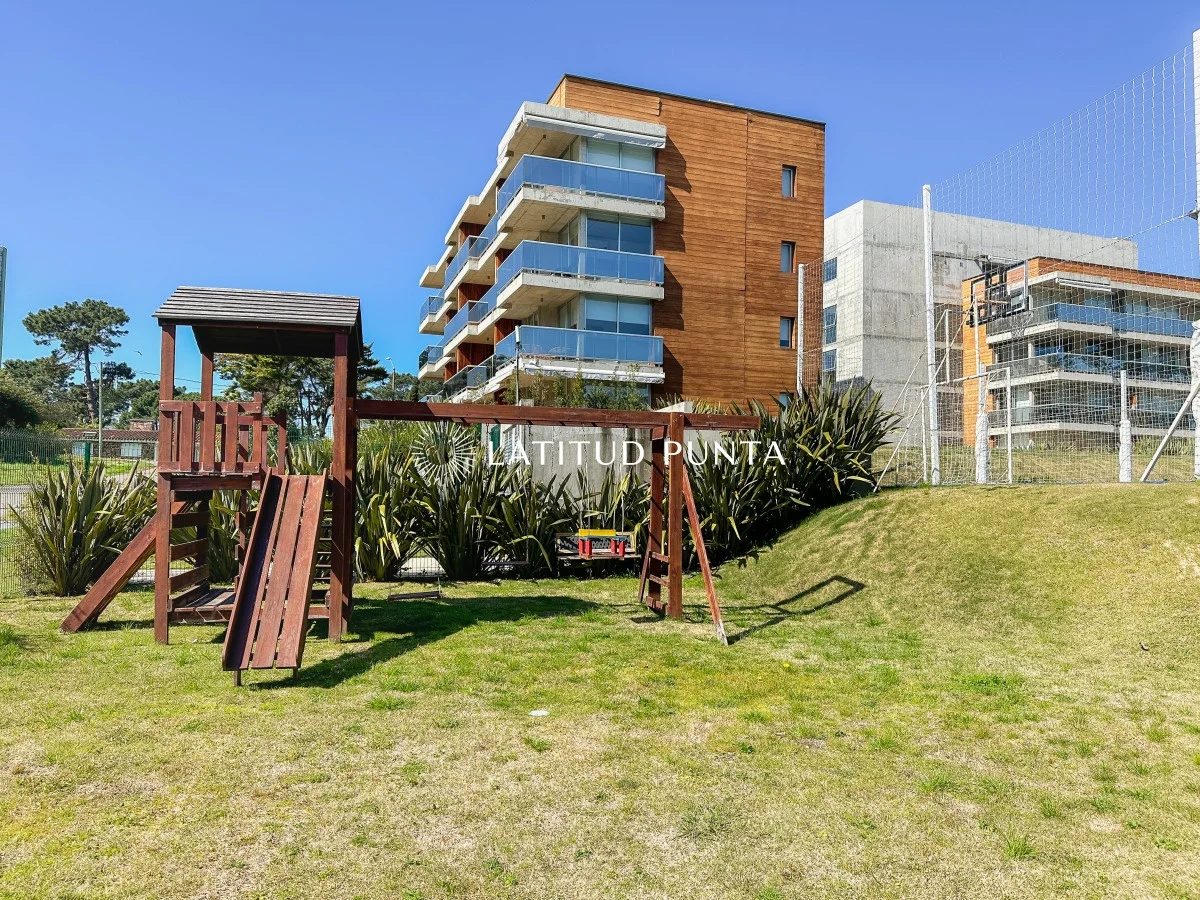 Apartamento en Playa Mansa, propiedad 301540 -Imagen 22