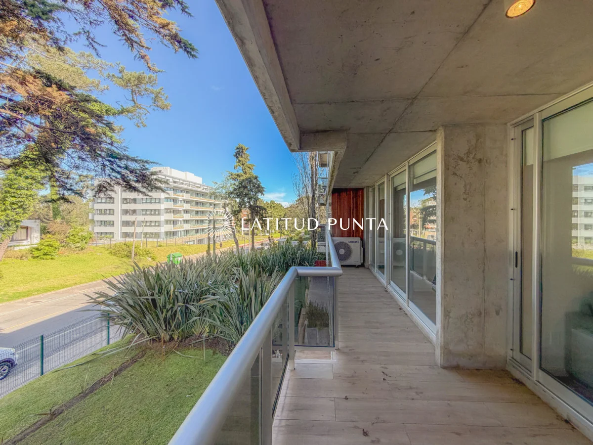 Apartamento en Playa Mansa, propiedad 301540 -Imagen 4