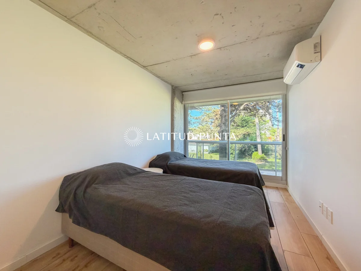 Apartamento en Playa Mansa, propiedad 301540 -Imagen 8