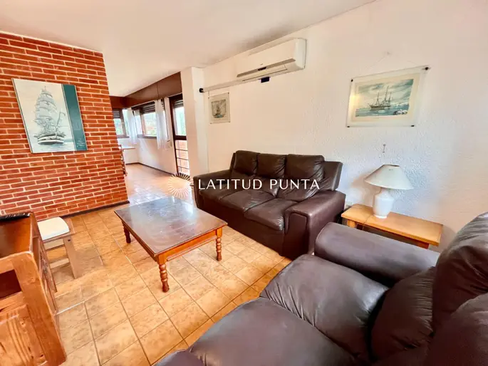 Apartamento dúplex en Aidy Grill, 3 dormitorios y terraza con parrillero
