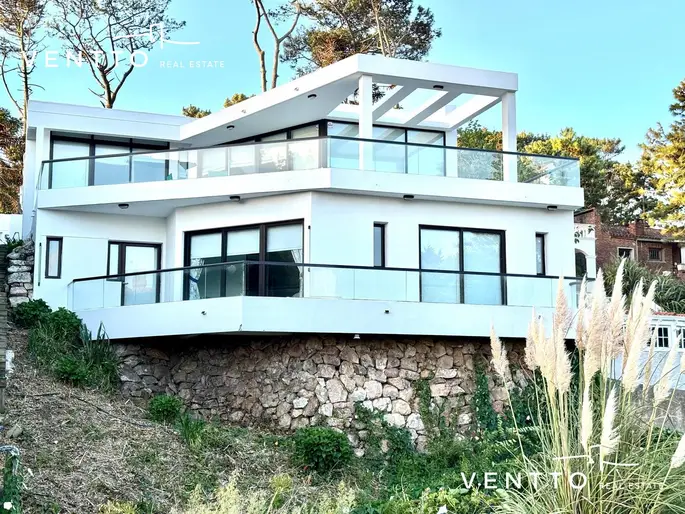 Casa en Venta en Playa Mansa, Punta del Este