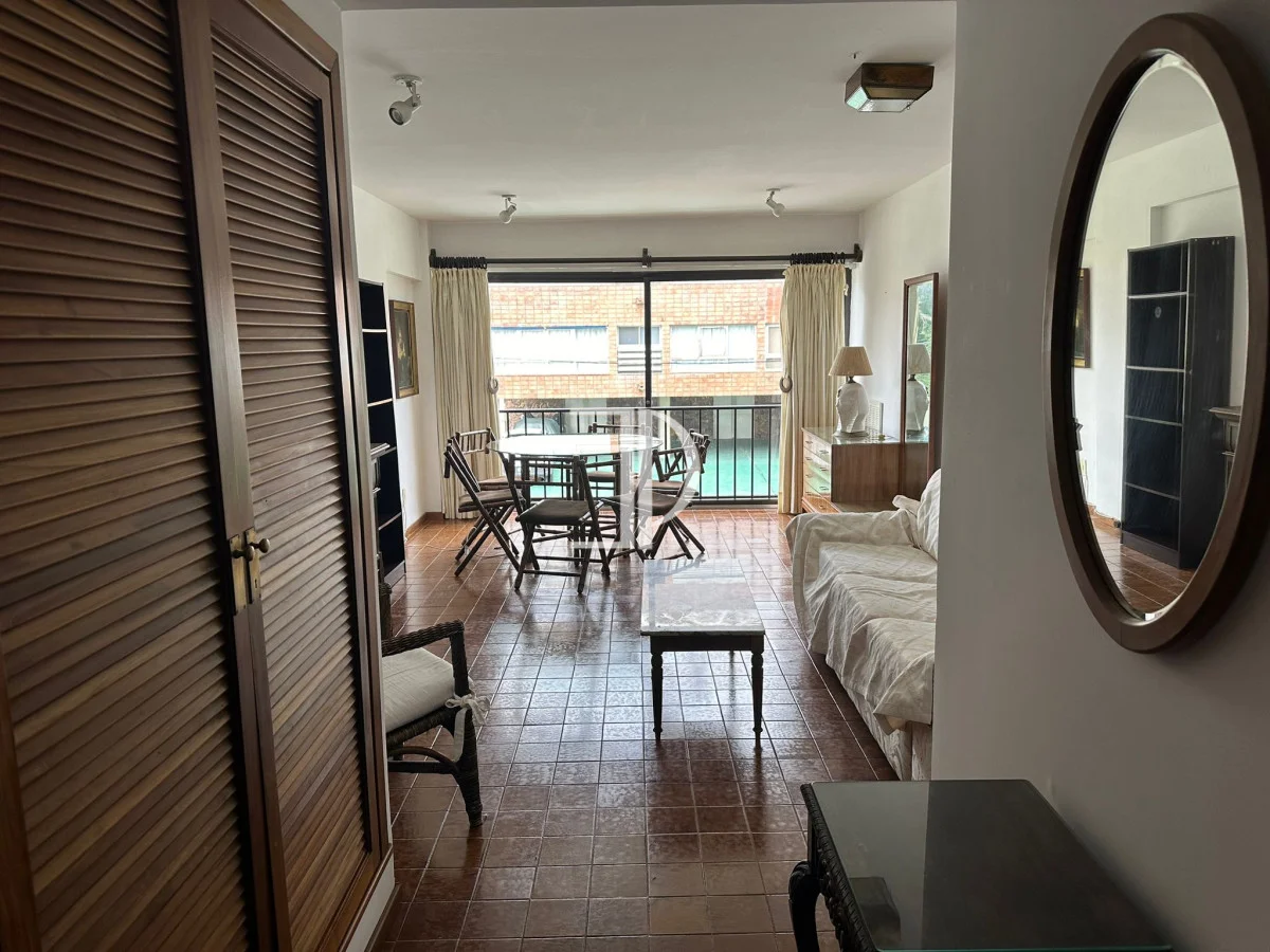 Apartamento en Playa Mansa, propiedad 299137 -Imagen 2