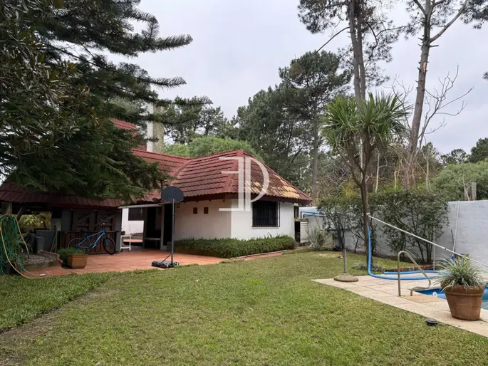 A pocas cuadras de la playa - Casa en Venta, 4 dormitorios, Pinares