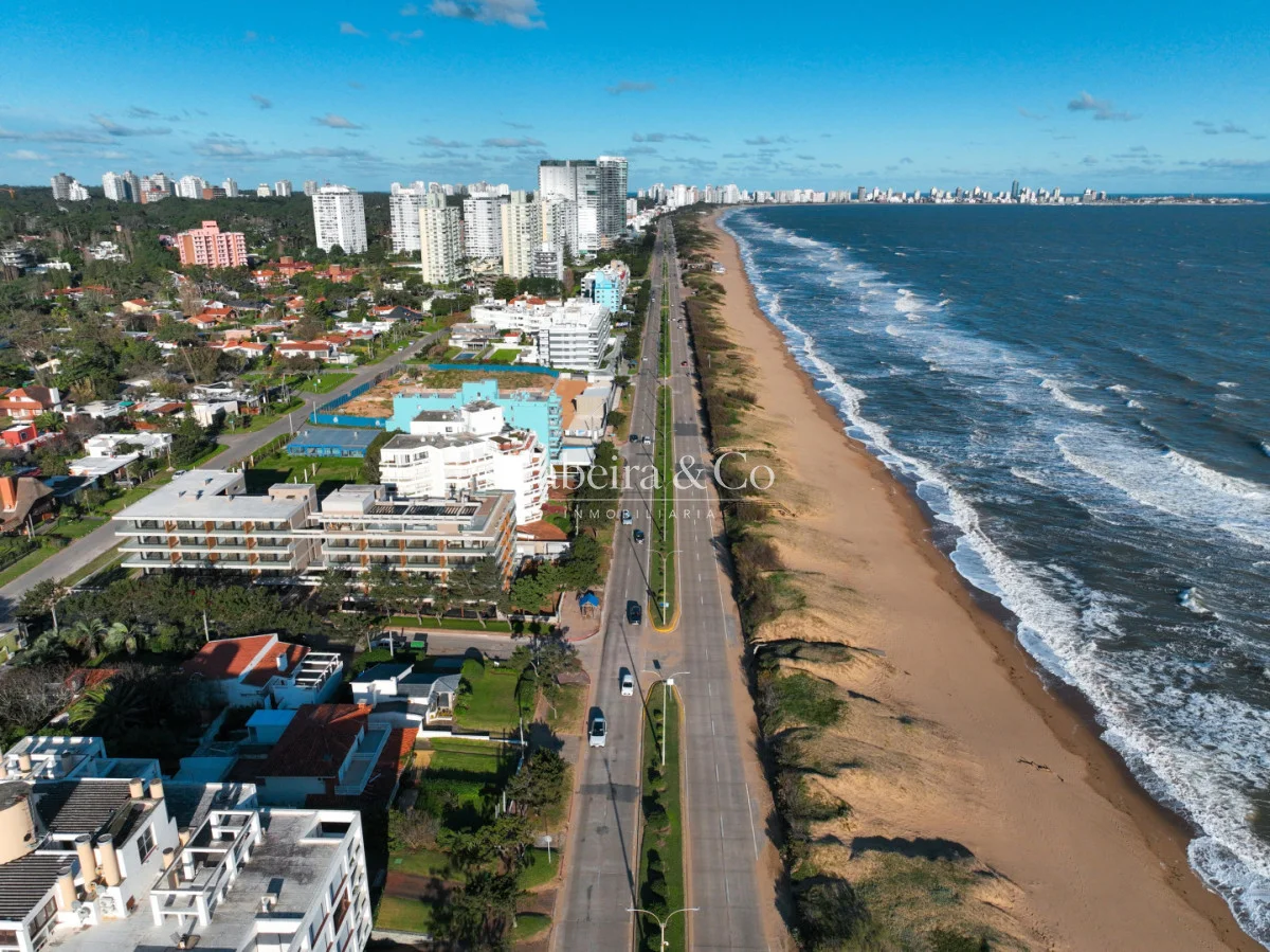 Apartamento en Playa Mansa, propiedad 299183 -Imagen 23