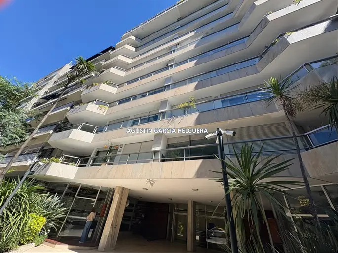 Excelente Apartmento Pocitos 3 dormitorios servicio , Estar , 2 garajes.