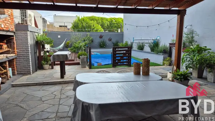 Casa en venta c/ cochera en Buceo