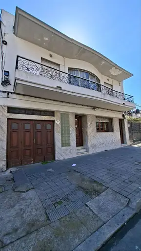 IDEAL EMPRESA Alquiler Casa Tres Cruces 6 Dormitorios 3 Baños Garaje