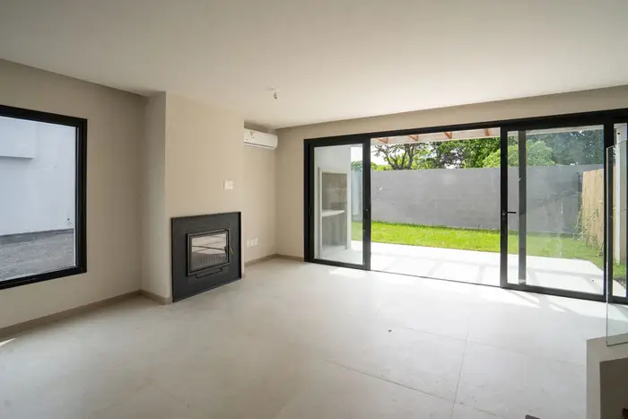 Casa en Alquiler de 3 dormitorios en Carrasco Norte