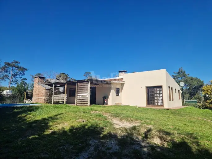 Casa en venta sobre avenida Pinar sur