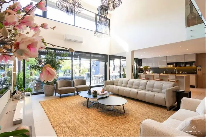 Casa a la venta Carrasco Sur – Contemporánea con jardín orientado al Norte, Piscina climatizada y Barbacoa