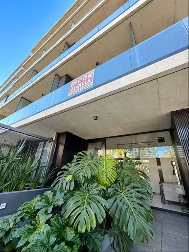 ALQUILER DE MONOAMBIENTE EN POCITOS – PISO ALTO PRÓXIMO A MONTEVIDEO SHOPPING