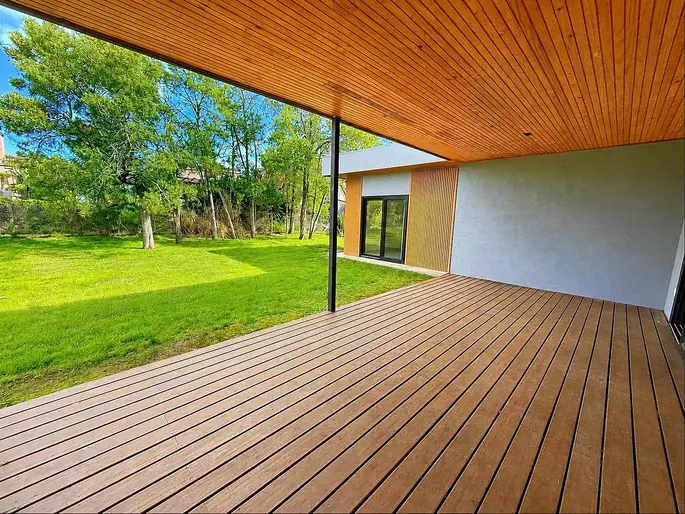 Casa en venta en Punta Gorda  3 dormitorios, escritorio, barbacoa y  fondo verde