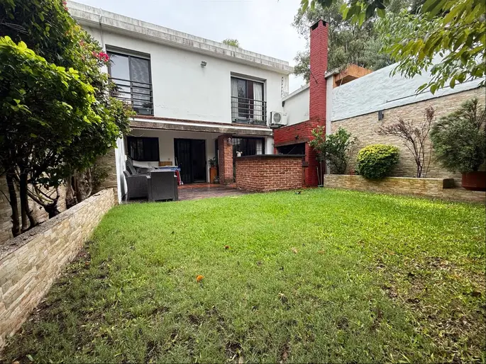 Sobre Cooper casi Costa Rica moderna casa para entrar a vivir !