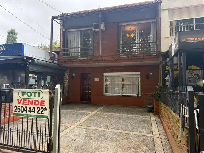 Sobre Avenida Cooper casi Tajes, casa de 3 dormitorios !