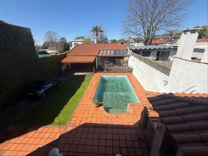 Próximo Alberdi y Dublín, extraordinaria casa de estilo y categoría, muy bien reciclada
