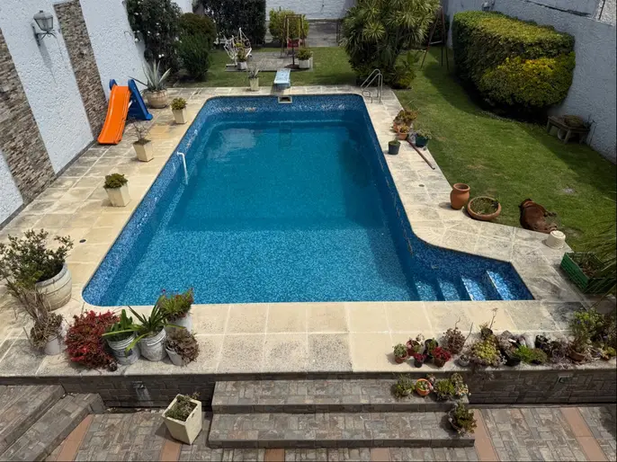 Excelente chalet de 4 buenos dormitorios con las mejores comodidades sobre Pablo Podesta casi Bolivia !