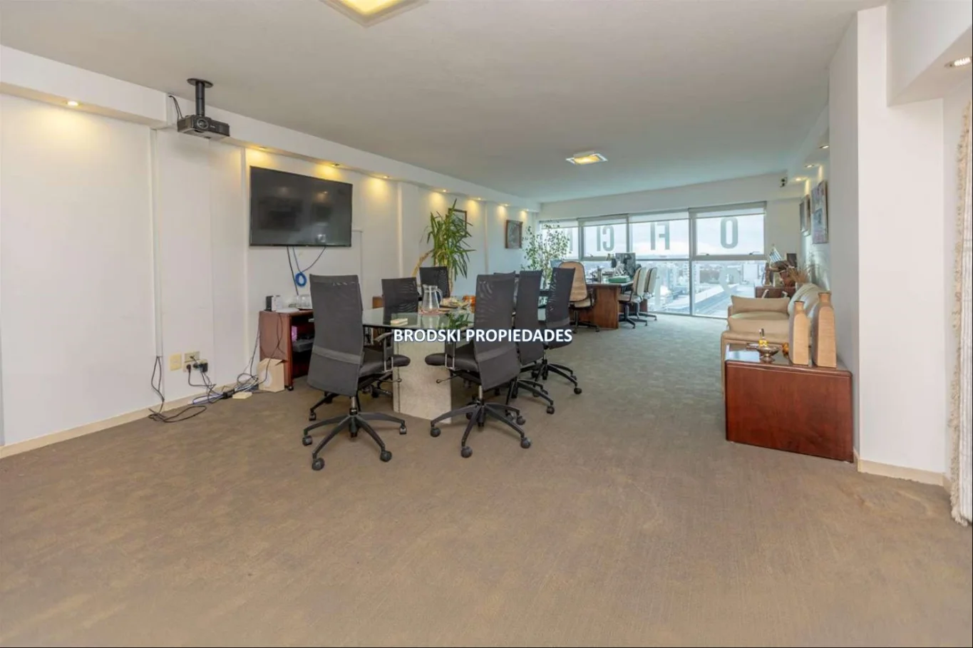 Oficina en Tres Cruces, propiedad 277699 -Imagen 2