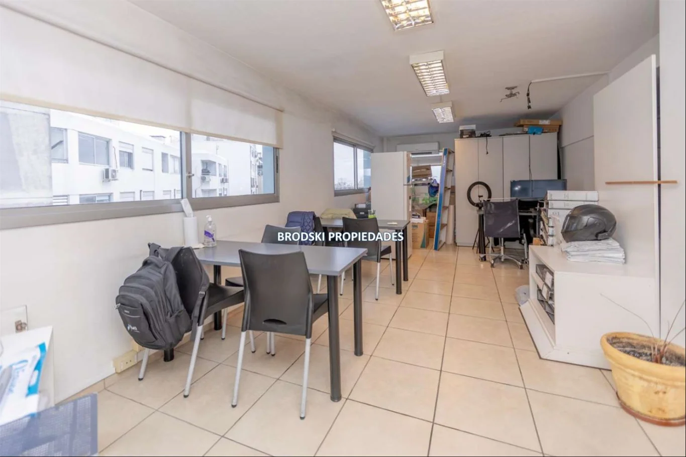 Oficina en Tres Cruces, propiedad 277699 -Imagen 17