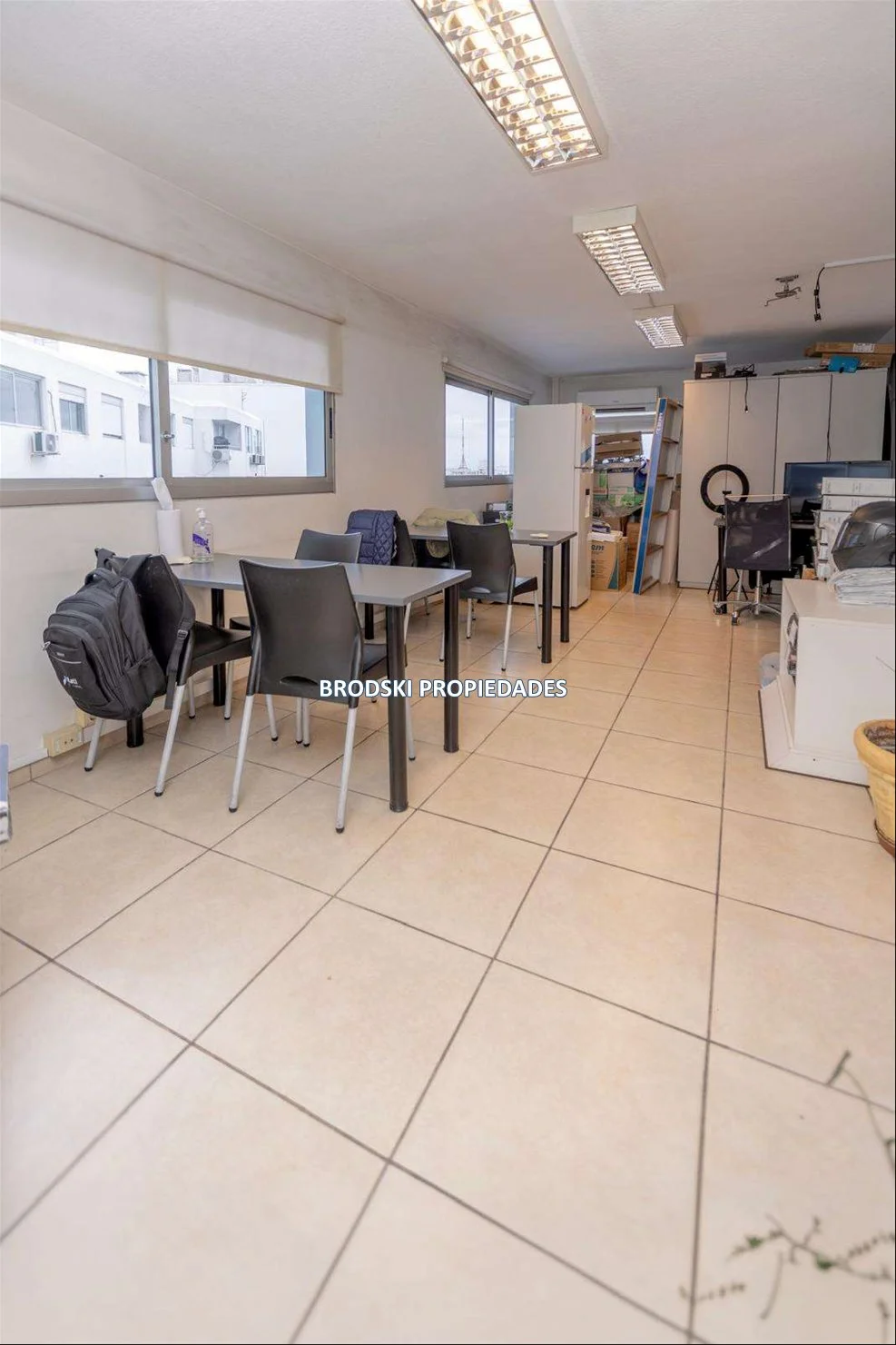 Oficina en Tres Cruces, propiedad 277699 -Imagen 18