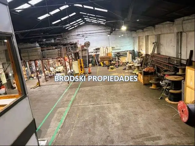 DEPOSITO EN VENTA ZONA AGUADA CON ENTRADA DE CAMIONES GRANDES - EXCELENTE  ESTADO