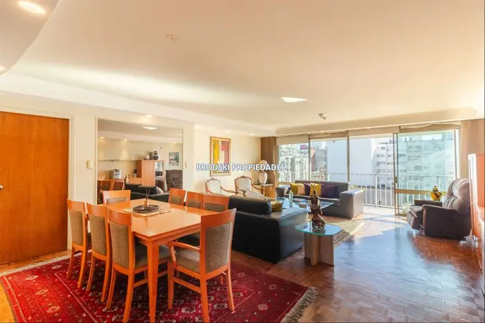 PUNTA CARRETAS VENTA o ALQUILER  APARTAMENTO  A PASOS DEL MAR - 3 DORMITORIOS, SERVICIO Y GARAJE -
